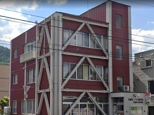 【札幌市中央区南二十五条西のマンションの郵便局】