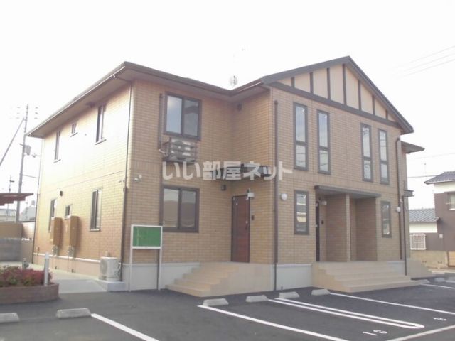 松山市土居田町のアパートの建物外観