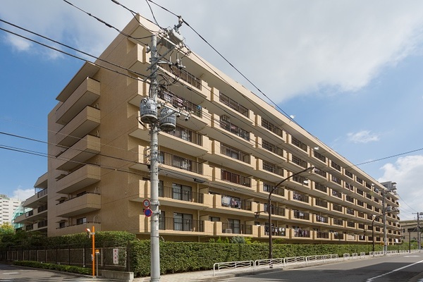 【江東区北砂のマンションの建物外観】