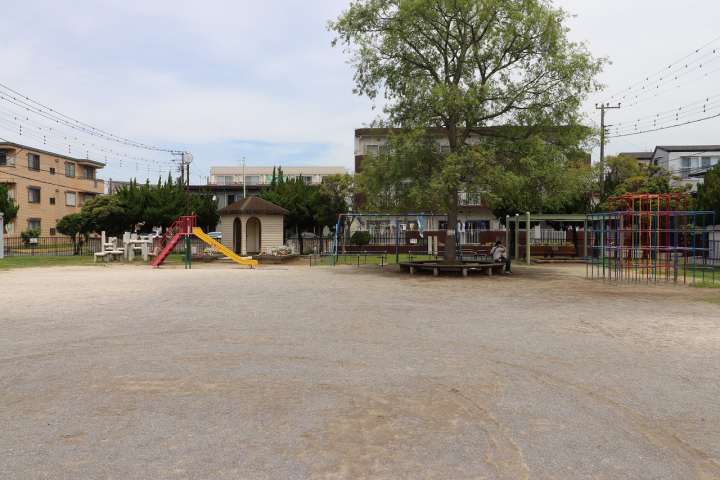 公園　新宿前公園（公園）まで1365m