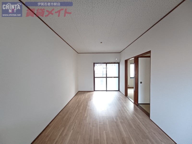 居室・リビング　同物件別室写真