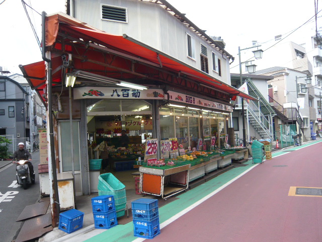 スーパー　近隣の地場スーパー（スーパー）まで240m
