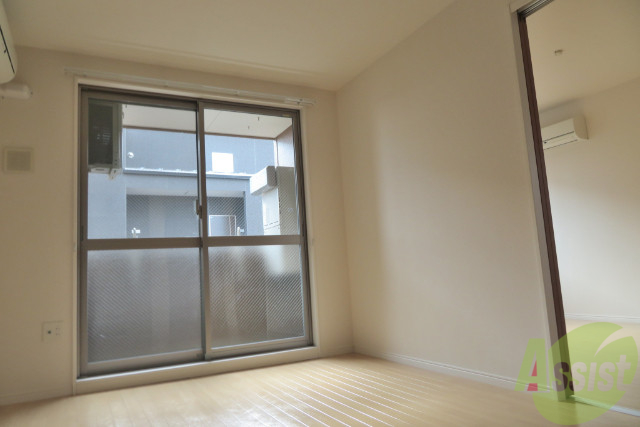 その他部屋・スペース　６．５帖の洋室です。広々としていて快適に睡眠出来ますよ。