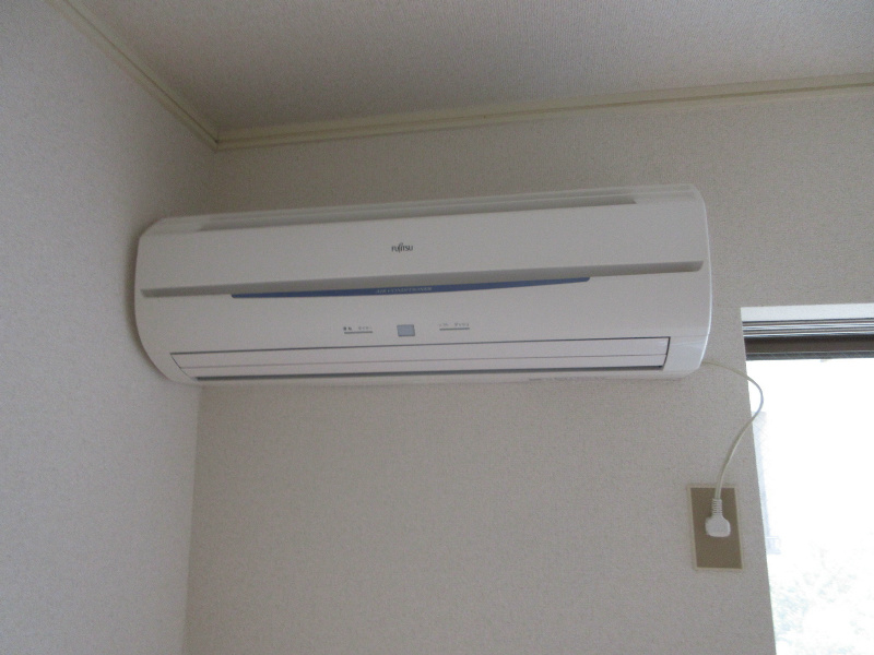 その他　洋室６帖にはエアコン付きです♪