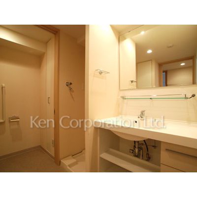 洗面設備　同タイプ15階のお部屋を撮影。仕様が異なることがあります。