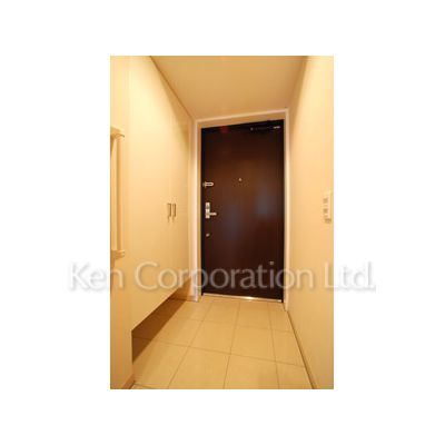 玄関　同タイプ15階のお部屋を撮影。仕様が異なることがあります。