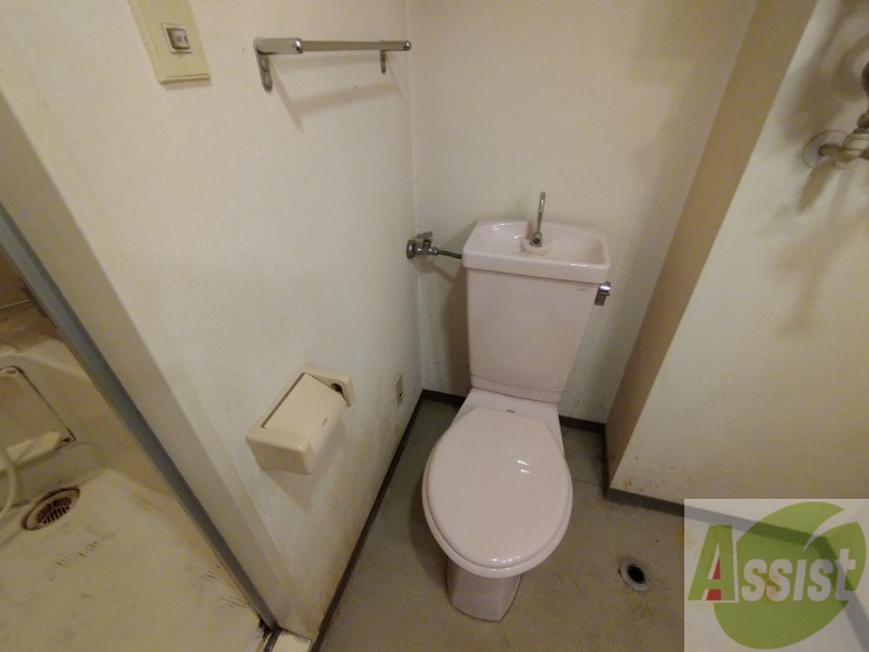 トイレ　こちらはトイレです。清潔感があり、安心して使用できます。