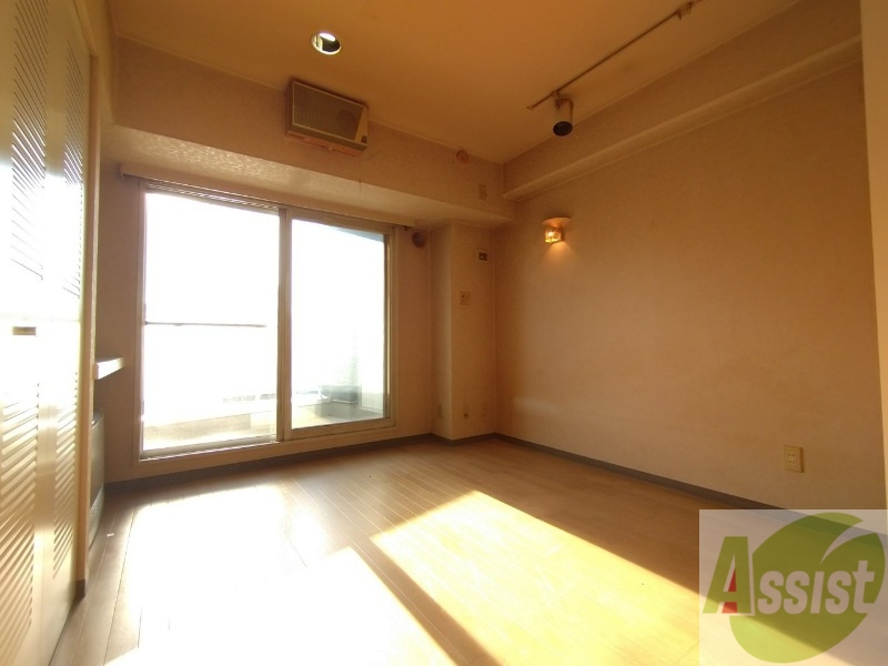 その他部屋・スペース　戸を閉めるとリビングと区切られた寝室にすることができますよ。