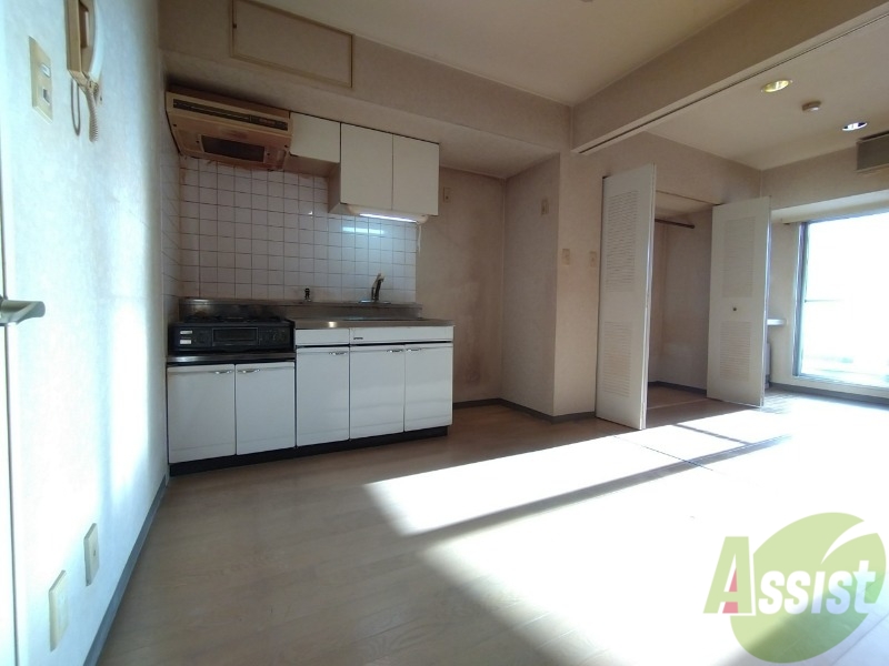 居室・リビング　リビングです。白を基調としていてお部屋全体が明るいですね！