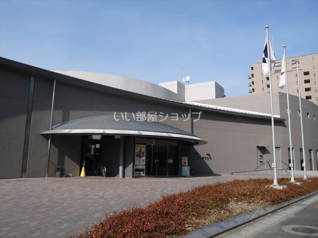 図書館　宇多津町ライブラリーうたづ（図書館）まで529m