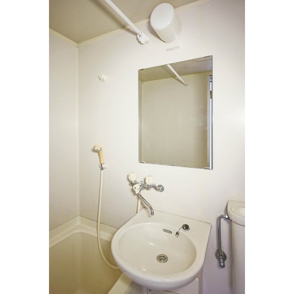 洗面設備　同じ建物の別なお部屋