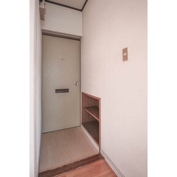 玄関　同じ建物の別なお部屋