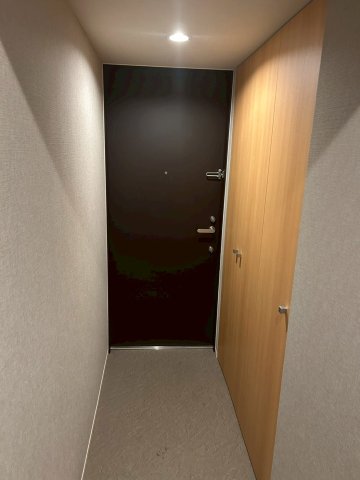 ヴィラスタジオーネ御所南の玄関写真