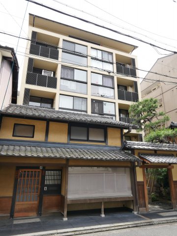 ヴィラスタジオーネ御所南の外観写真