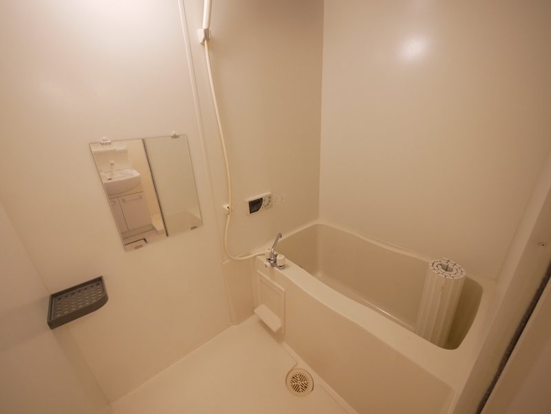 バス・シャワールーム　追焚き給湯、シャワー