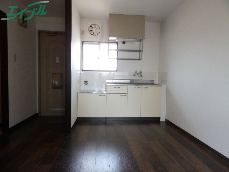 キッチン　同物件別部屋参考写真です。