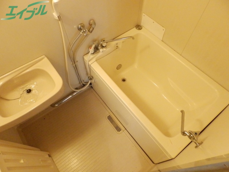 バス・シャワールーム　同物件別部屋参考写真です。