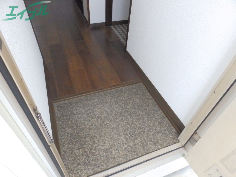 玄関　同物件別部屋参考写真です。