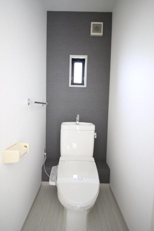トイレ　温水洗浄便座付きのトイレ