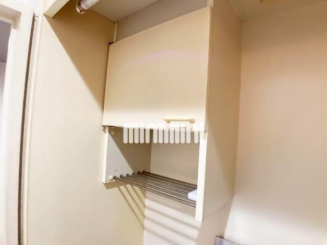 その他　キッチン上部にも収納があります。