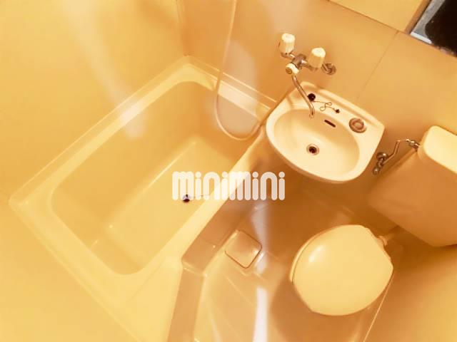 バス・シャワールーム　お風呂でゆっくりできますね。