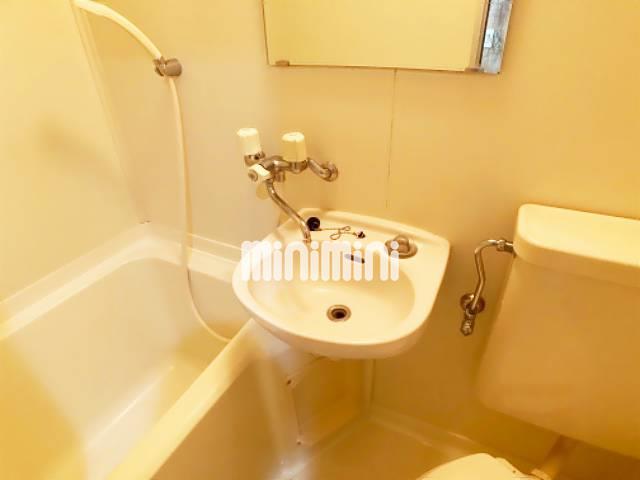 洗面設備　バスルーム内に洗面台がございます。