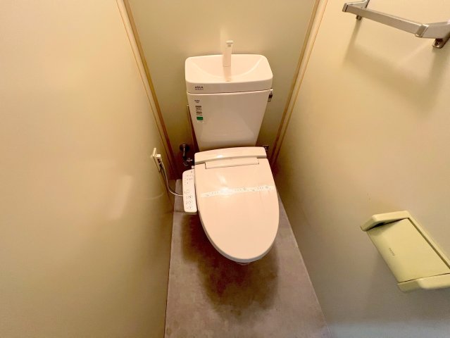 トイレ　綺麗なトイレにはウォシュレット標準装備です。