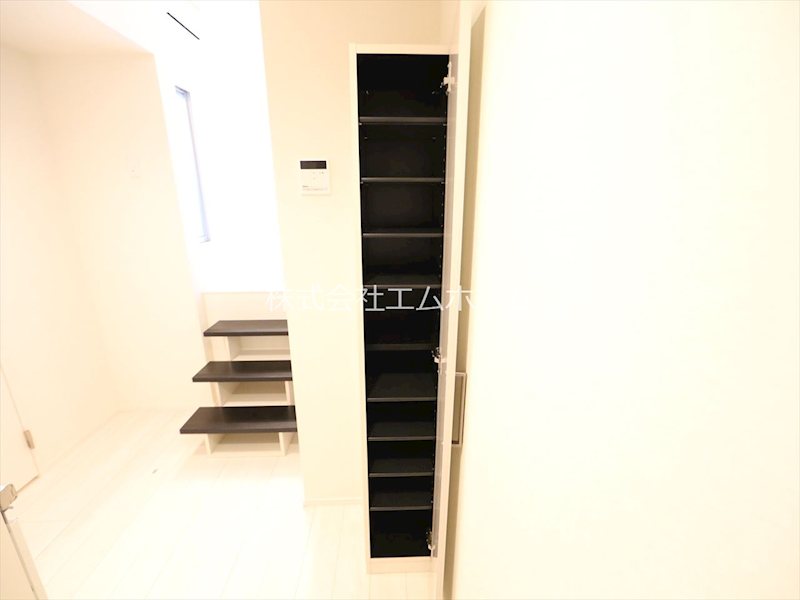 玄関　玄関　トールタイプシューズボックス付（収納充実してます）