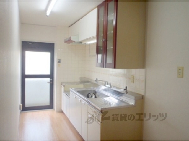 キッチン　キッチンからベランダに行けます