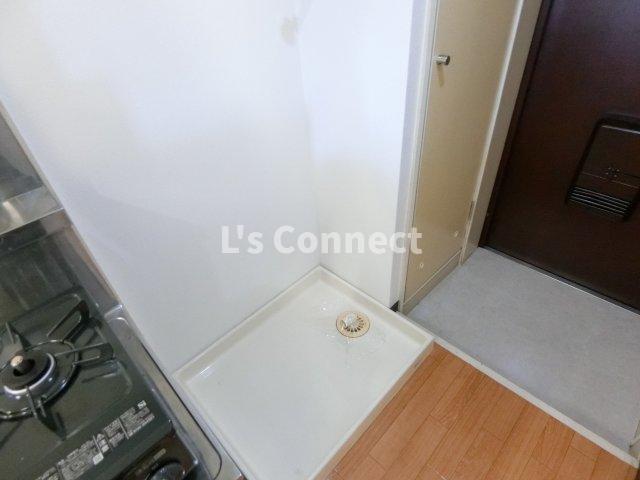 その他設備　室内洗濯機置き場には排水パン付き。