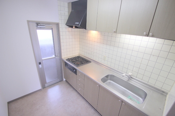 キッチン　※別号室の写真です。現状と異なる場合は現状優先となります。