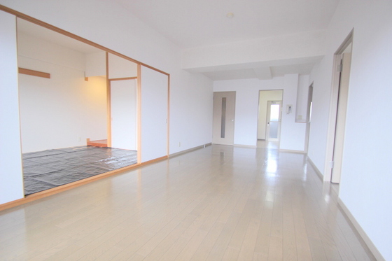 居室・リビング　※別号室の写真です。現状と異なる場合は現状優先となります。