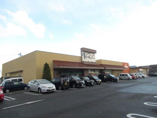 スーパー　ブイチェーン富田東店（スーパー）まで693m