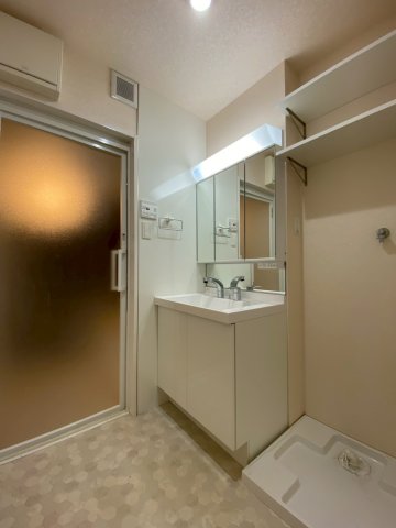 洗面設備　コンパクトで使いやすい洗面所