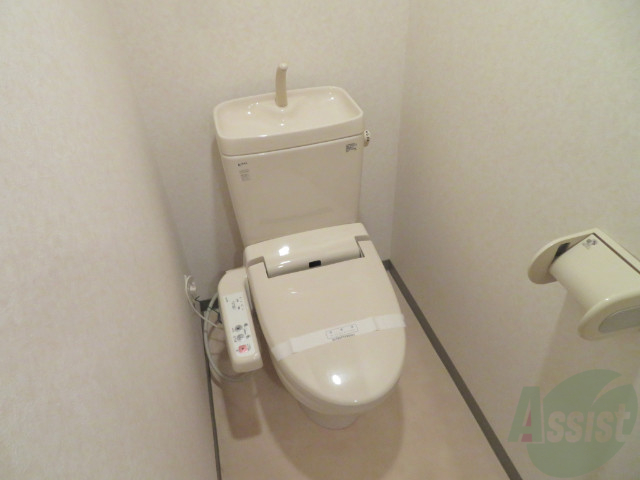 トイレ　ウォシュレット機能がついたトイレです。安心して使用できます。