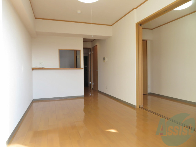 居室・リビング　４．１帖の洋室です。広々としていて良いですね。