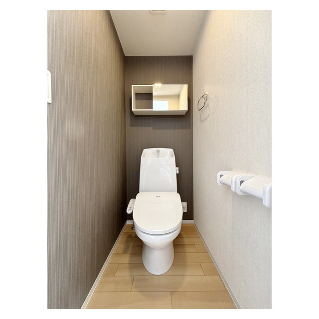 トイレ　嬉しい温水便座付き