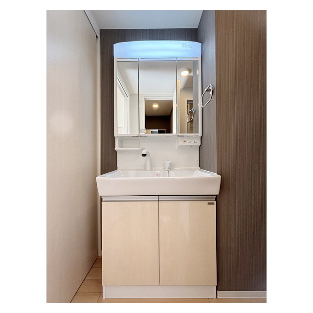 洗面設備　曇り止め付きの独立洗面台