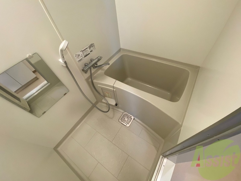 バス・シャワールーム　お風呂になります。一日の疲れを癒してくださいね。