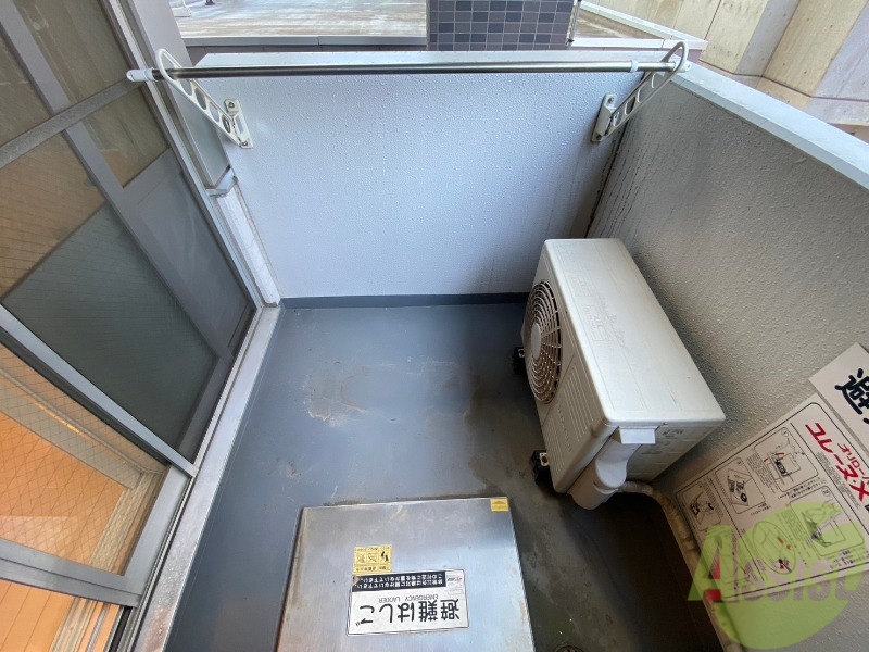 バルコニー　バルコニーです。洗濯物を干すもよし、一息つくもよしですね。