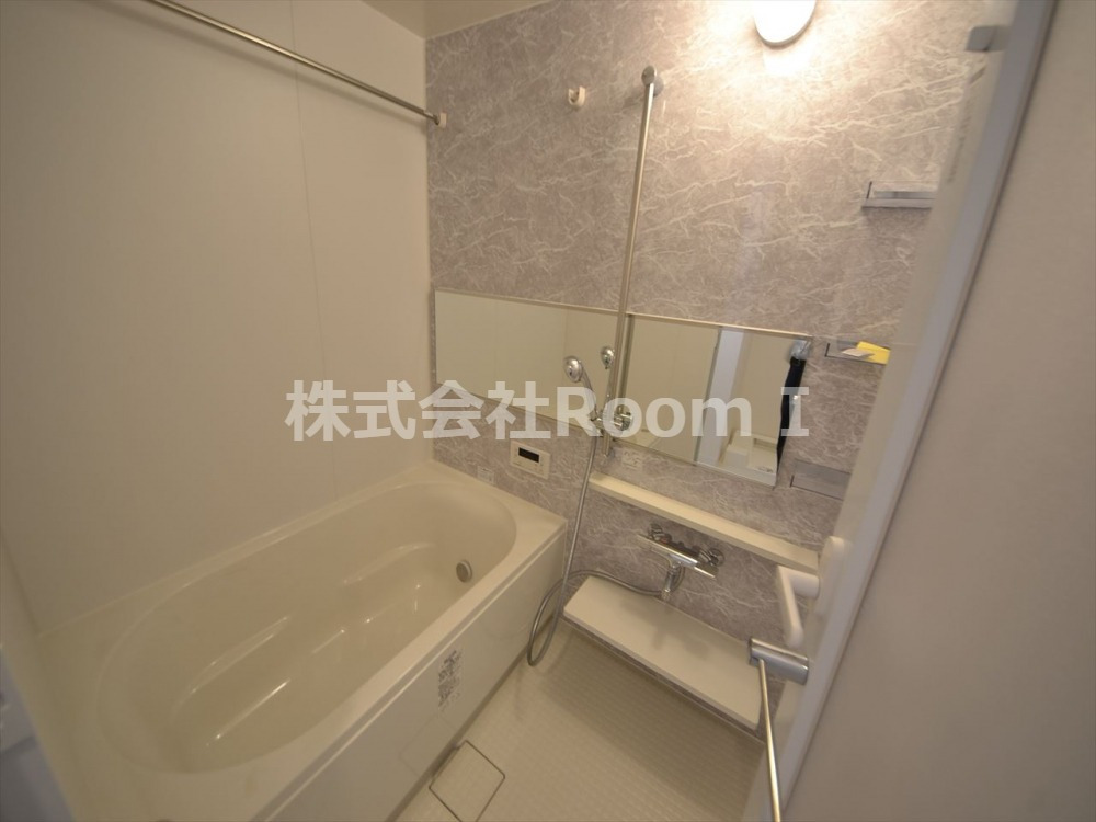 バス・シャワールーム　落ち着いた空間のお風呂です