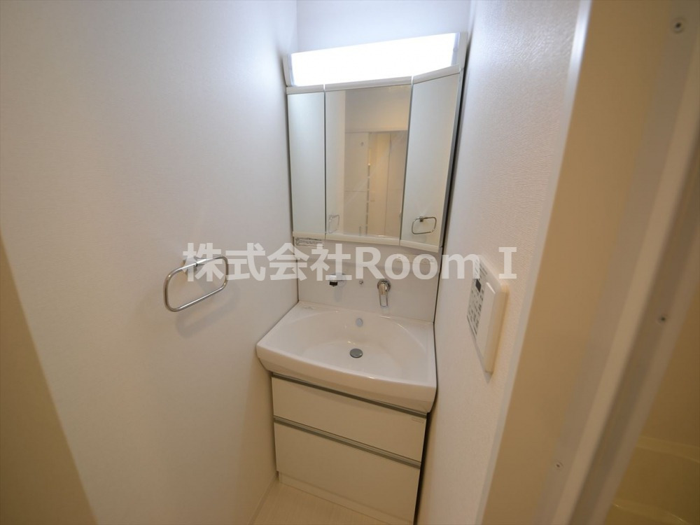 洗面設備　スペースが確保できる洗面所です