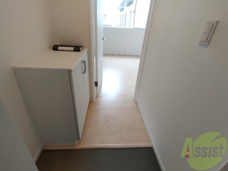 玄関　玄関からの様子です。綺麗なフローリングが広がっています。