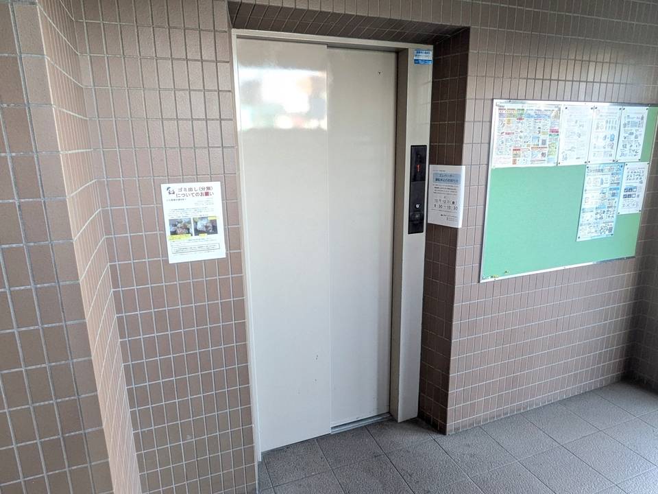 エントランス　エレベーター