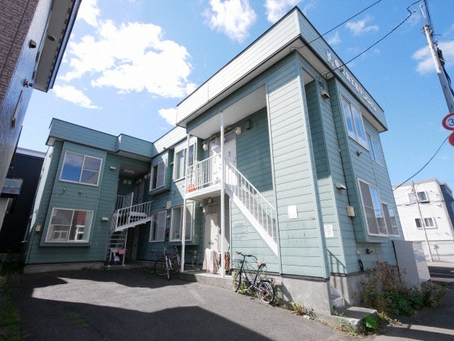 建物外観　★駅チカ・リフォーム済♪★灯油暖房で経済的♪★モニターホン付