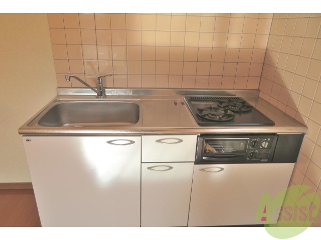 キッチン　２口コンロのシステムキッチン。購入の必要が無いですね。