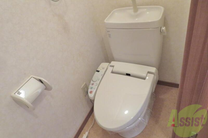 トイレ　トイレはバス・トイレ別、温水洗浄便座つきで快適です。