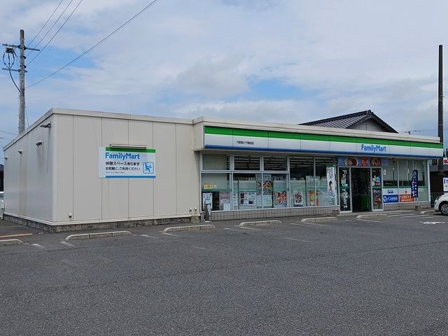 コンビニ　ファミリーマート（コンビニ）まで350m