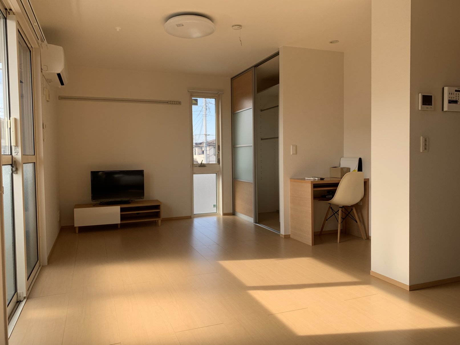 居室・リビング　南向きの明るいお部屋