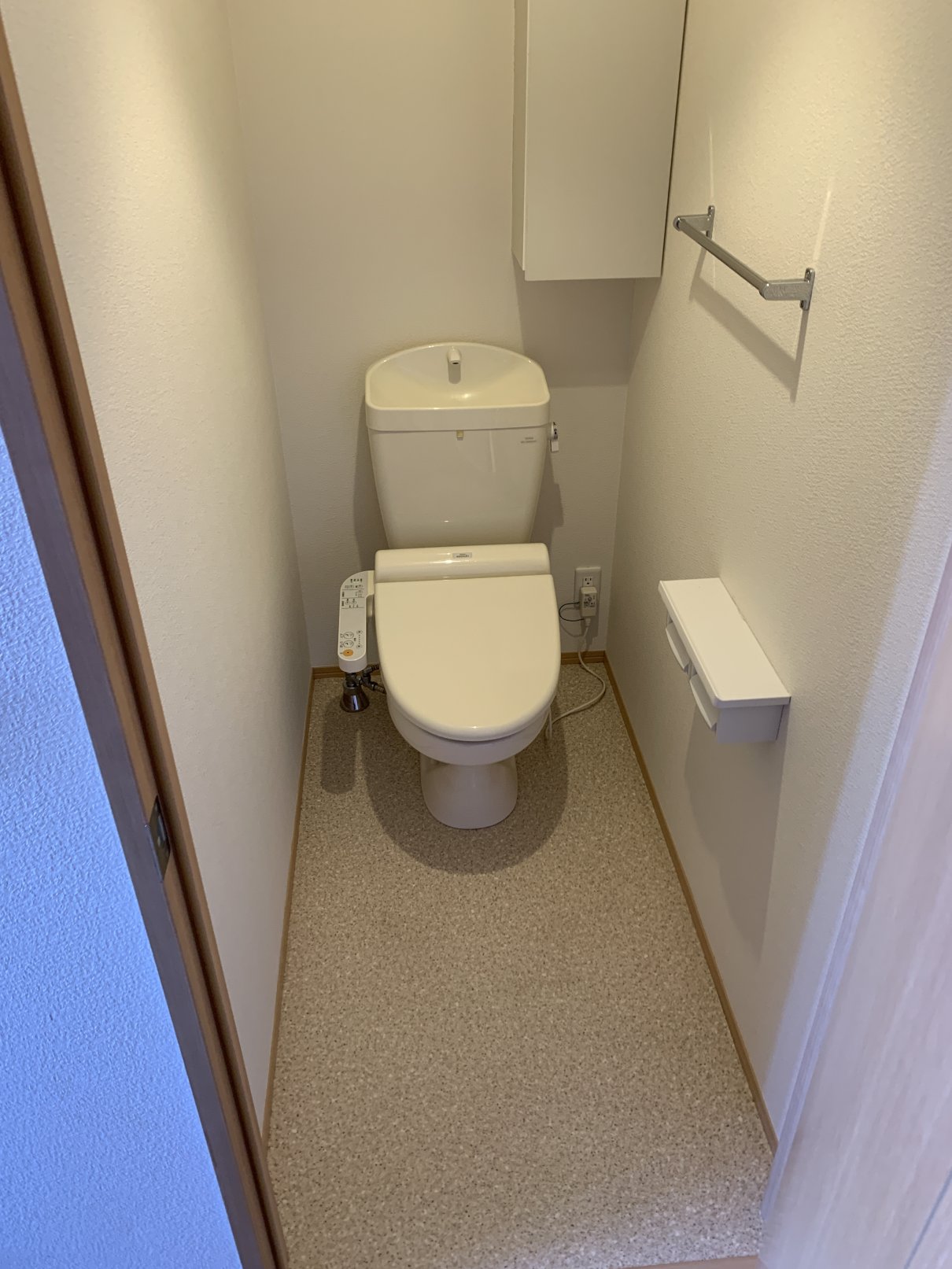 トイレ　温水洗浄便座付トイレ